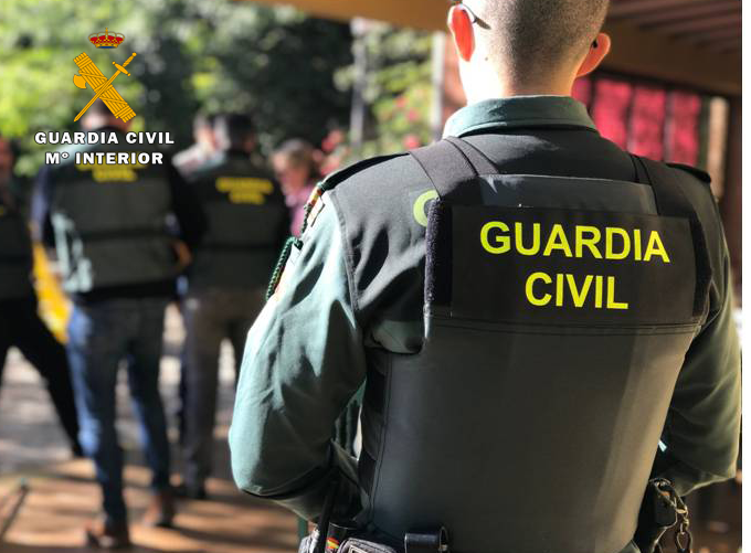 Dos personas detenidas en Albacete por un delito de robo con violencia mediante el procedimiento del “tirón” Dos personas detenidas en Albacete por un delito de robo con violencia mediante el procedimiento del “tirón”