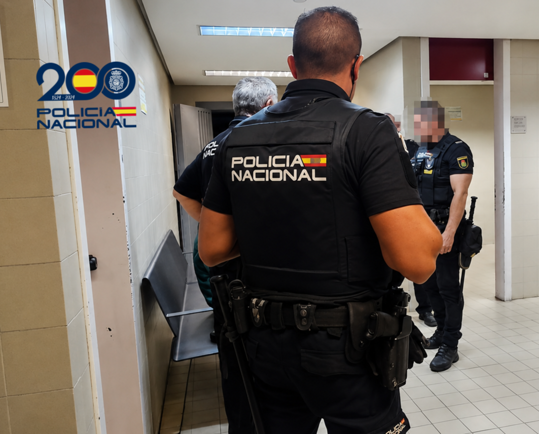 La Policía Nacional detiene a un varón por la presunta falsificación de documentación para optar a un puesto de enfermero en Palencia La Policía Nacional detiene a un varón por la presunta falsificación de documentación para optar a un puesto de enfermero en Palencia