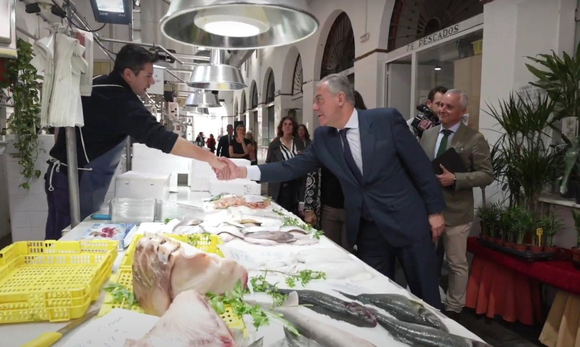Ayuda de 300.000 euros para activar el comercio de barrio en once distritos de Sevilla Ayuda de 300.000 euros para activar el comercio de barrio en once distritos de Sevilla