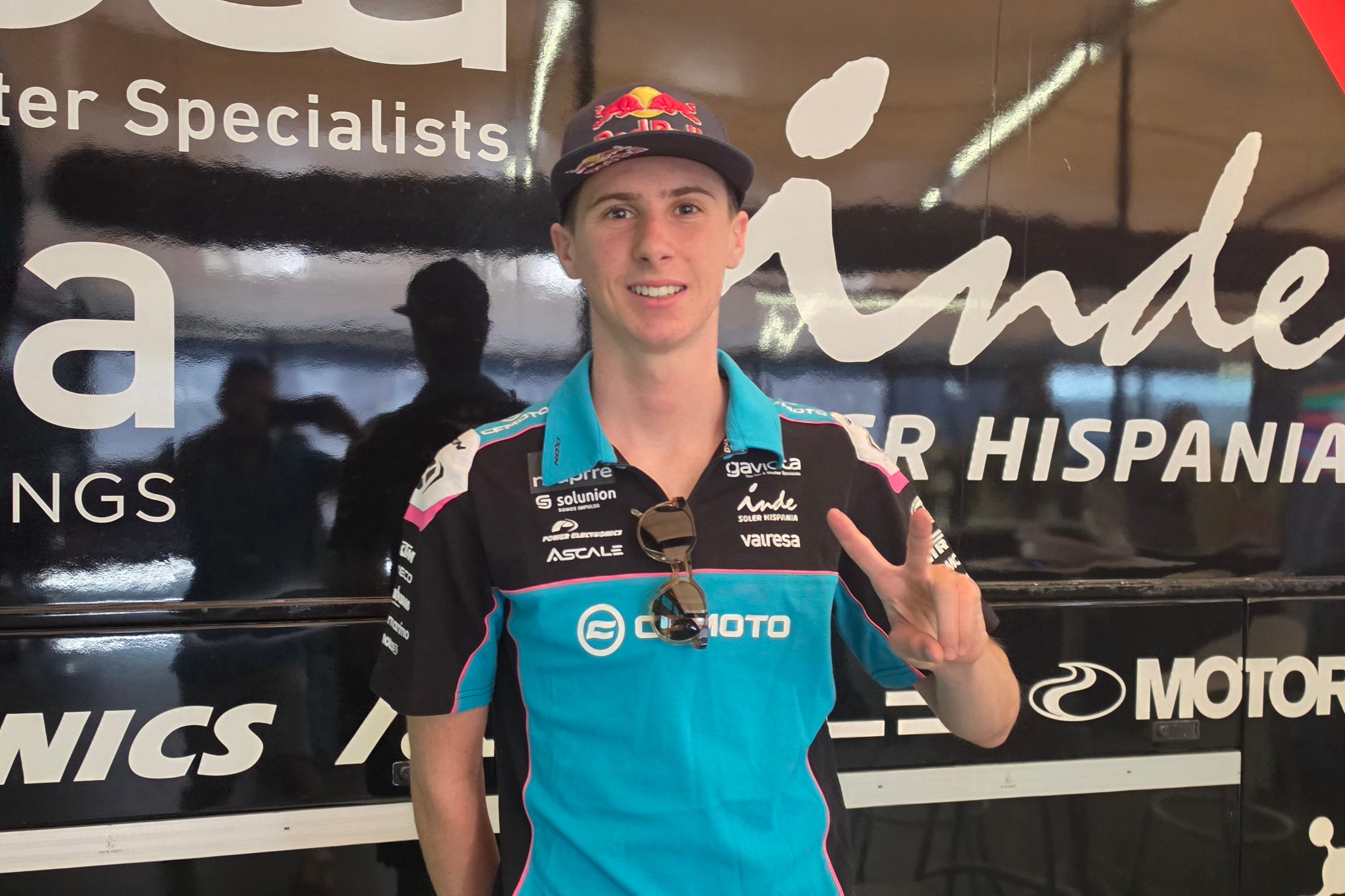Máximo Quiles, líder del Mundial de Moto3: "Trataremos de hacerlo bien en Motorland, pero el objetivo es el título" Máximo Quiles, líder del Mundial de Moto3: "Trataremos de hacerlo bien en Motorland, pero el objetivo es el título"
