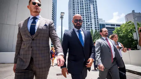 Andrew Tate y su hermano seguirán en prisión en EEUU a la espera de veredicto Andrew Tate y su hermano seguirán en prisión en EEUU a la espera de veredicto