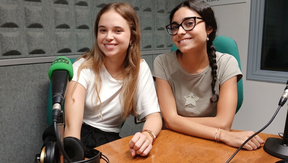 Lucí Samper y Sara Aniorte en los estudios de Onda Cero Vega Baja