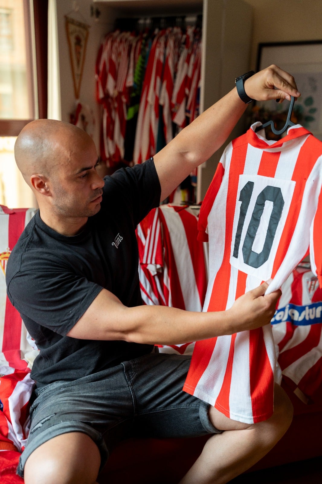 ¿Cuántas camisetas del Sporting tienes en casa? ¿Cuántas camisetas del Sporting tienes en casa?