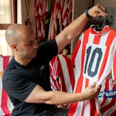 Seve y una de sus camisetas Seve y una de sus camisetas