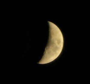Eclipse lunar eclipsado por las nubes de esta ma&ntilde;ana en la costa alicantina