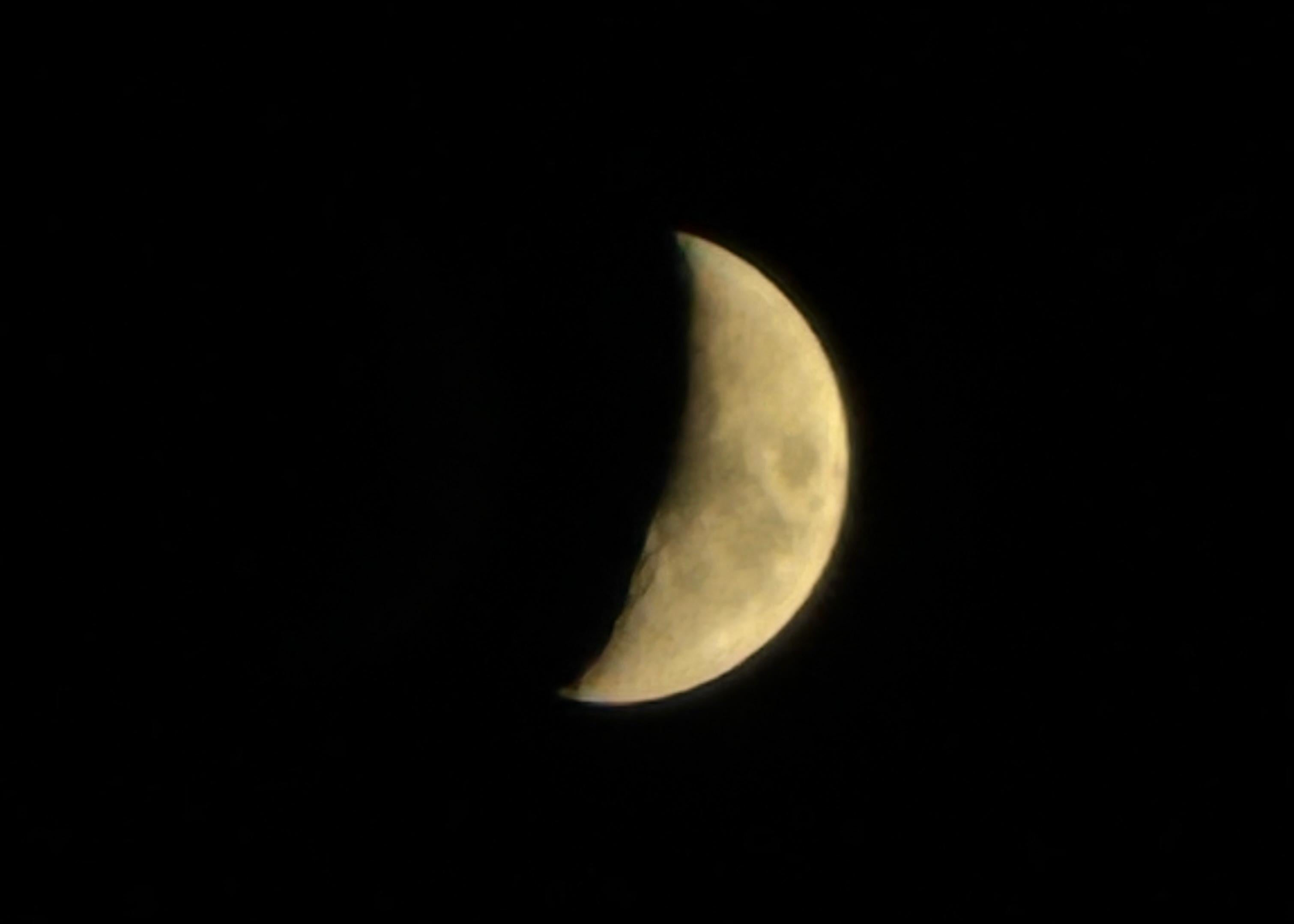 Eclipse lunar eclipsado por las nubes de esta mañana en la costa alicantina Eclipse lunar eclipsado por las nubes de esta mañana en la costa alicantina