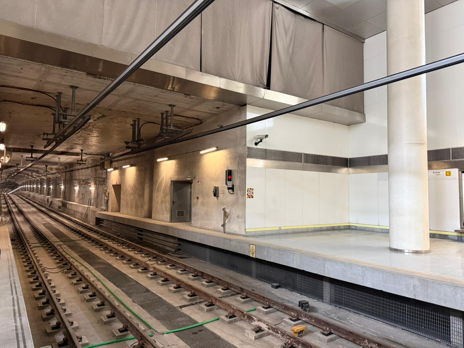 Interior de la la estación de metro de Aragó tras las obras Interior de la la estación de metro de Aragó tras las obras