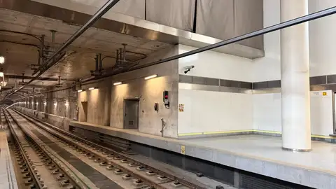 Interior de la la estación de metro de Aragó tras las obras Interior de la la estación de metro de Aragó tras las obras