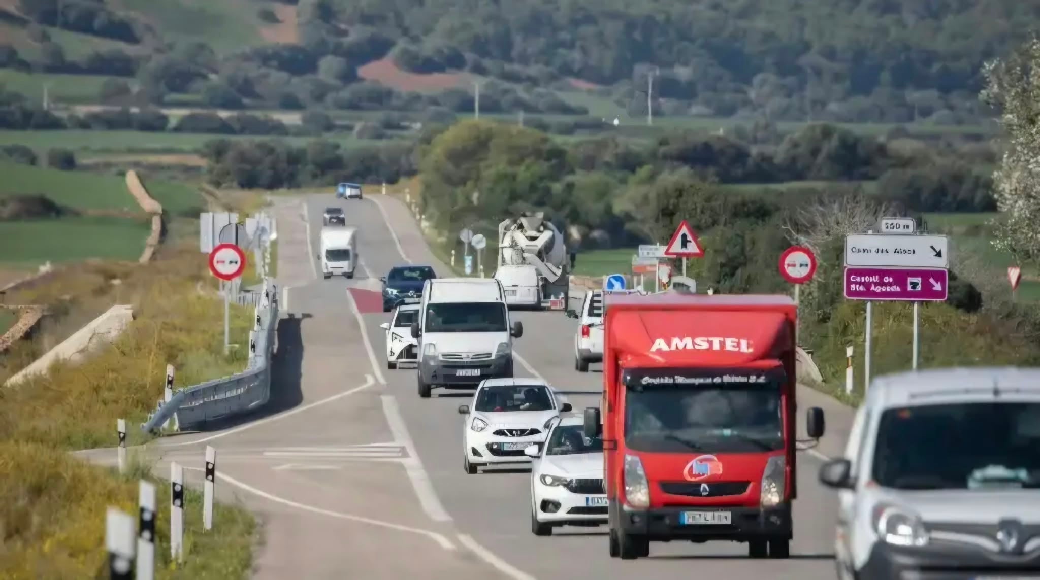 El PSOE tiende la mano al PP para acordar la limitación de entrada de vehículos en Menorca El PSOE tiende la mano al PP para acordar la limitación de entrada de vehículos en Menorca