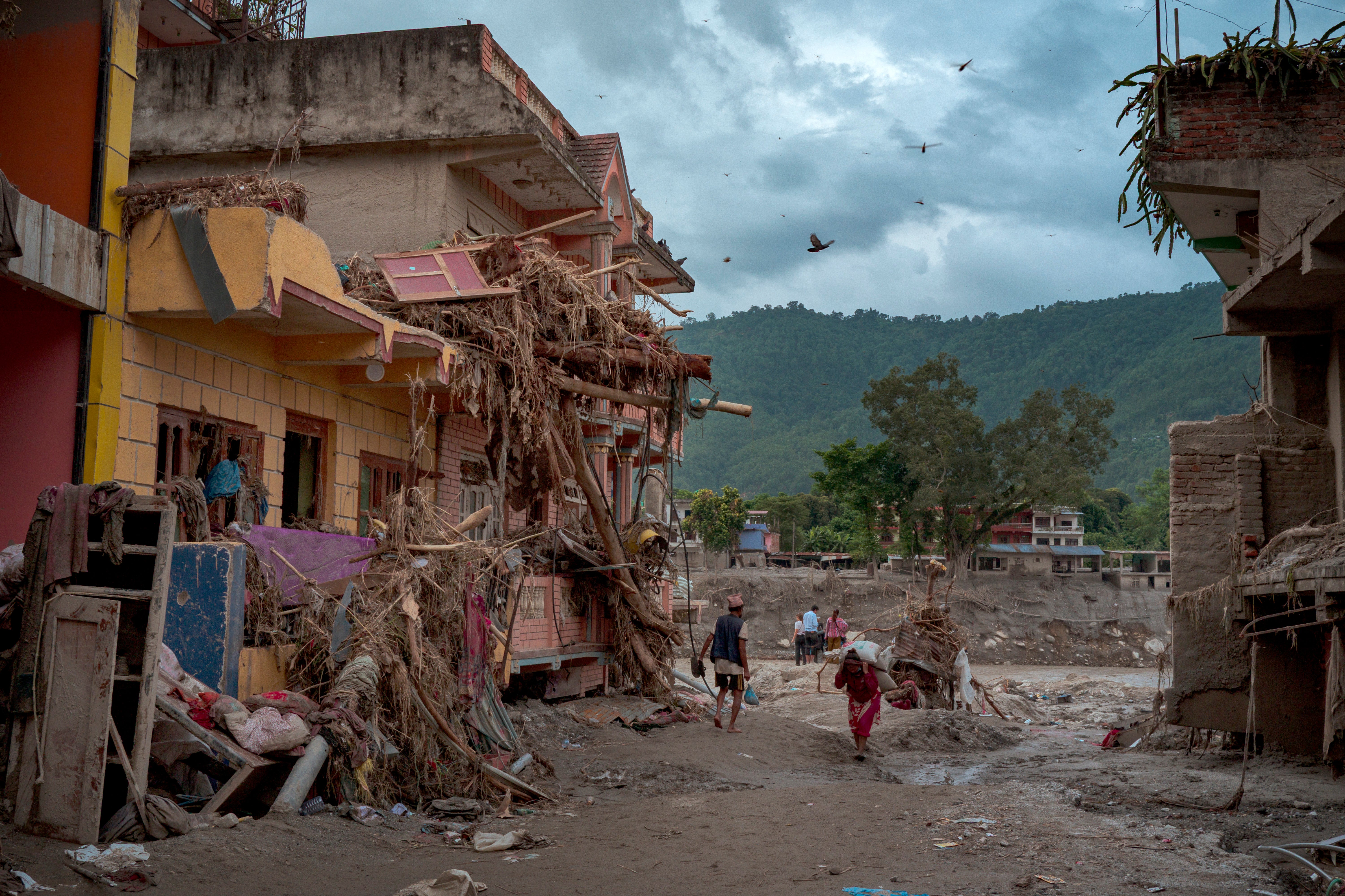 La devastadora riada de Nepal deja ya más de 800 muertos, más de 3.000 desaparecidos y las lluvias complican los rescates La devastadora riada de Nepal deja ya más de 800 muertos, más de 3.000 desaparecidos y las lluvias complican los rescates