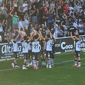 Los jugadores del equipo blanquinegro celebran el gol conseguido este fin de semana, dedicado a la Unión Deportiva Salamanca