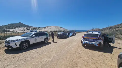 98 denuncias este año por estacionamientos y acampadas ilegales de autocaravanas en el litoral de Níjar 98 denuncias este año por estacionamientos y acampadas ilegales de autocaravanas en el litoral de Níjar