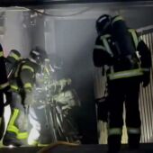 Muere un joven tras incendiarse unos trasteros con bicicletas eléctricas en Arganzuela