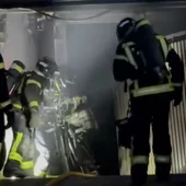 Muere un joven tras incendiarse unos trasteros con bicicletas eléctricas en Arganzuela Muere un joven tras incendiarse unos trasteros con bicicletas eléctricas en Arganzuela