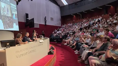 El programa "Periodismo a pie de calle" bate su récord de participación con cerca de 9.400 asistentes El programa "Periodismo a pie de calle" bate su récord de participación con cerca de 9.400 asistentes