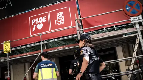 Agents of the National Police at the national headquarters of the PSOE in Ferraz, on 27 May, 2026 in Madrid, Spain. Agents of the National Police at the national headquarters of the PSOE in Ferraz, on 27 May, 2026 in Madrid, Spain.