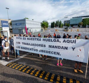 Several people on the third day of the indefinite strike by Airbus employees, on 27 August, 2026 in Getafe, Madrid, Spain.