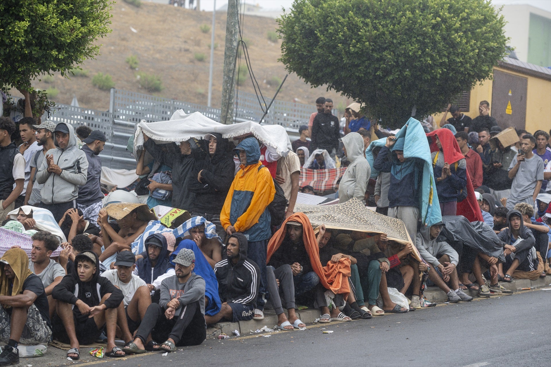 Varios inmigrantes en el municipio ceutí Varios inmigrantes en el municipio ceutí