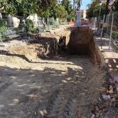Hallan trece esqueletos y muros históricos en las obras de la avenida de Huelva de Badajoz 