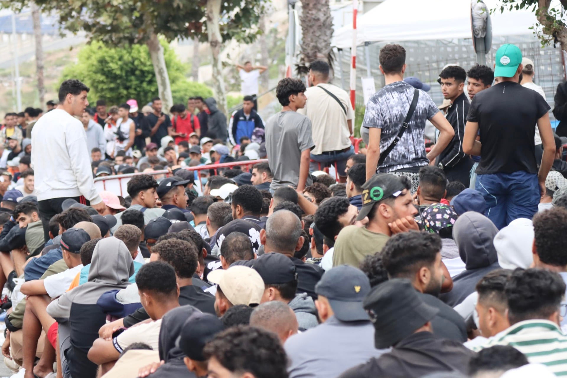 Ni estado de alarma ni excepción: qué es la 'situación de interés para la seguridad nacional' activada en Ceuta Ni estado de alarma ni excepción: qué es la 'situación de interés para la seguridad nacional' activada en Ceuta