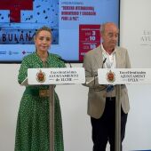 Celia Lastra, concejala de Cooperación en el Ayuntamiento de Elche, y Antonio Ramón Guilabert, presidente de Cruz Roja Elche.
