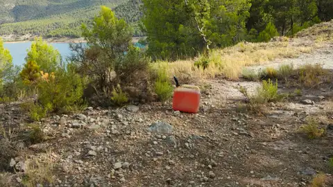 La Policía Local de Montanejos evita un posible incendio forestal tras localizar un bidón de gasolina en el monte La Policía Local de Montanejos evita un posible incendio forestal tras localizar un bidón de gasolina en el monte