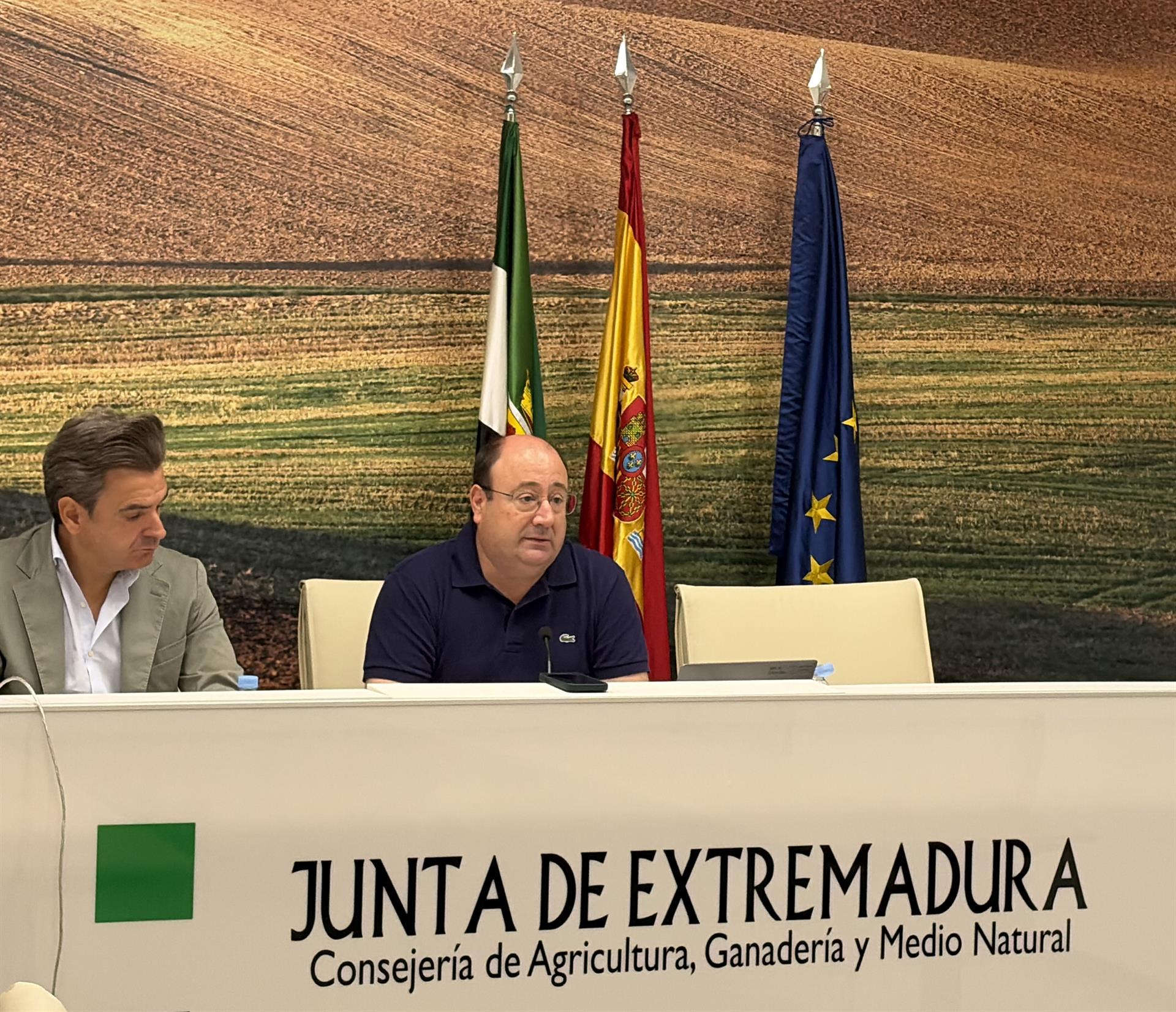 La Junta tramitará de oficio las ayudas al campo extremeño por los incendios que se abonarán antes de final de año La Junta tramitará de oficio las ayudas al campo extremeño por los incendios que se abonarán antes de final de año