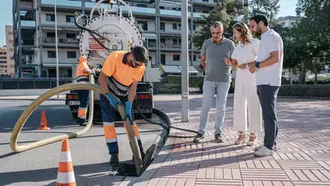 Castellón revisa sumideros e imbornales ante el riesgo de lluvias torrenciales este otoño Castellón revisa sumideros e imbornales ante el riesgo de lluvias torrenciales este otoño