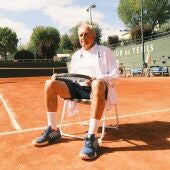 Fotografía de Tomás Sanjuan a Félix Candela, tenista madrileño de 86 años.