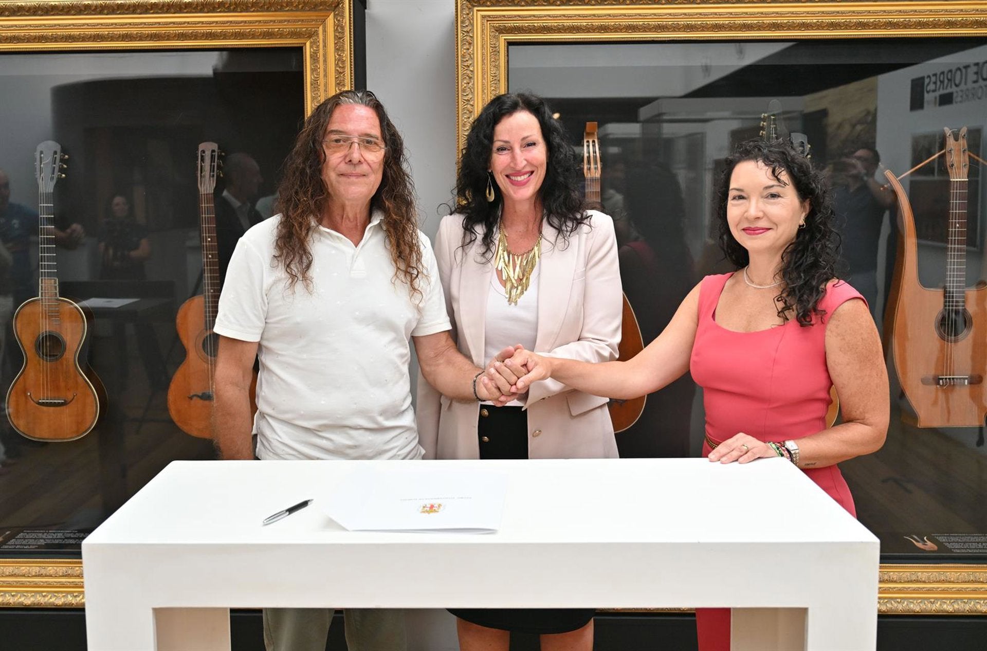 Tomatito formará en guitarra flamenca a 20 jóvenes de barrios vulnerables de Almería Tomatito formará en guitarra flamenca a 20 jóvenes de barrios vulnerables de Almería
