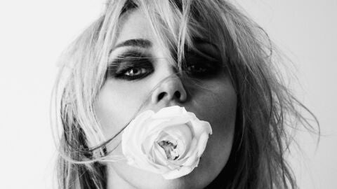 Miley Cyrus en la portada de 'Bass Persuades'
