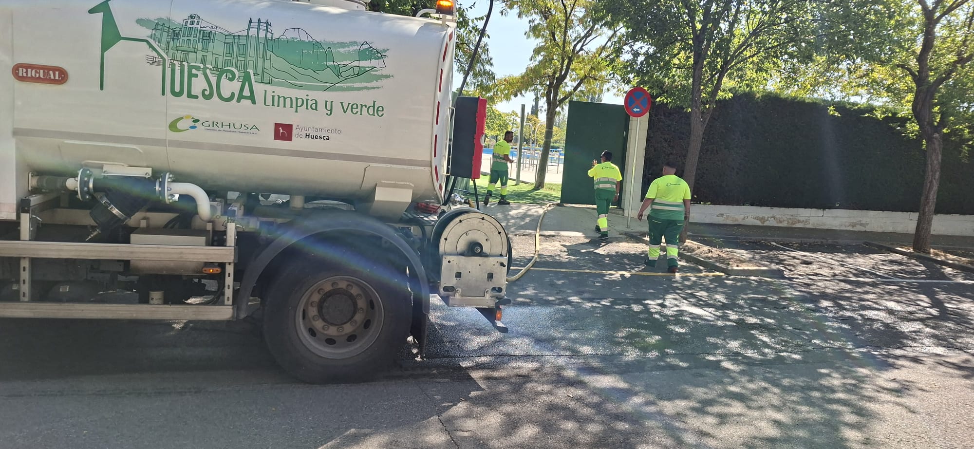 Huesca empieza a utilizar el agua de las piscinas para la limpieza viaria Huesca empieza a utilizar el agua de las piscinas para la limpieza viaria