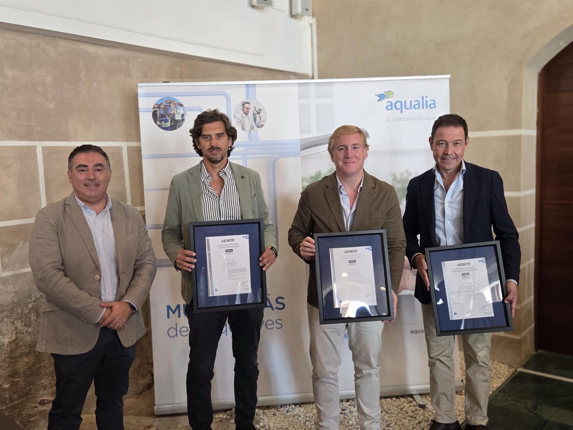 El Servicio de Aguas de Badajoz que gestiona Aqualia recibe una triple certificación de Aenor El Servicio de Aguas de Badajoz que gestiona Aqualia recibe una triple certificación de Aenor