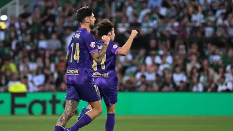 Fer Niño celebra el gol del Elche en Santander. Fer Niño celebra el gol del Elche en Santander.