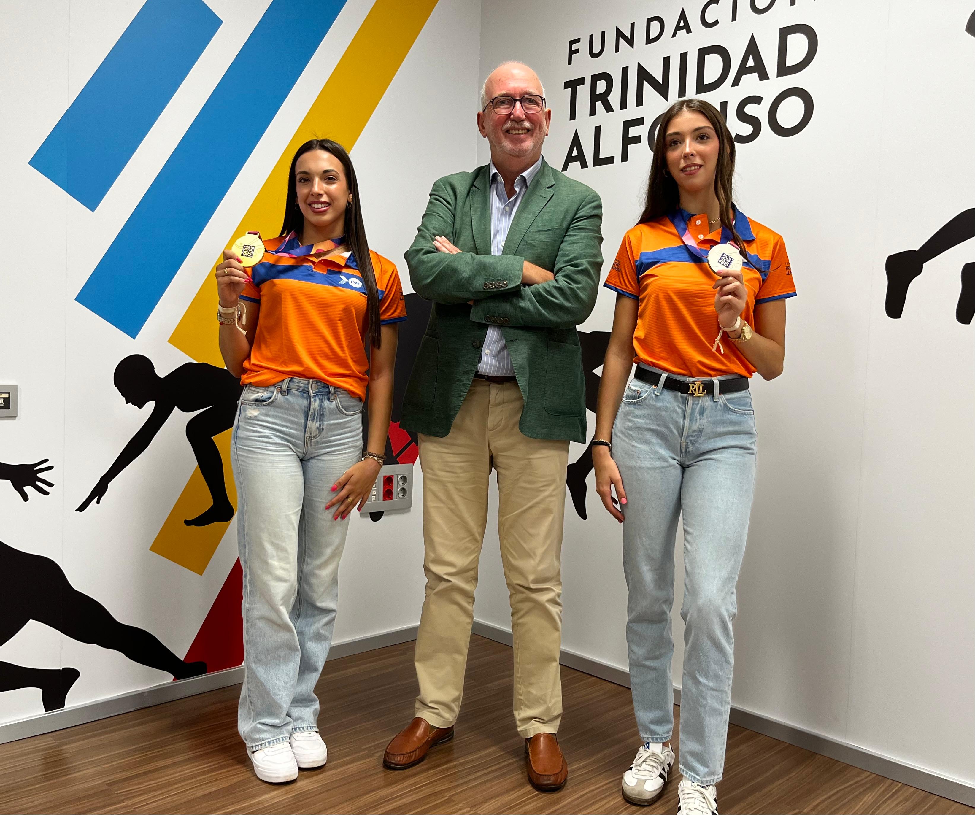 Lucía Muñoz y Marina Cortelles llevan sus billetes olímpicos a la Fundación Trinidad Alfonso Lucía Muñoz y Marina Cortelles llevan sus billetes olímpicos a la Fundación Trinidad Alfonso