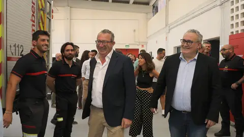 Toni Pérez y el Alcalde visitan las nuevas instalaciones del parque auxiliar del Consorcio Provincial en Ibi Toni Pérez y el Alcalde visitan las nuevas instalaciones del parque auxiliar del Consorcio Provincial en Ibi