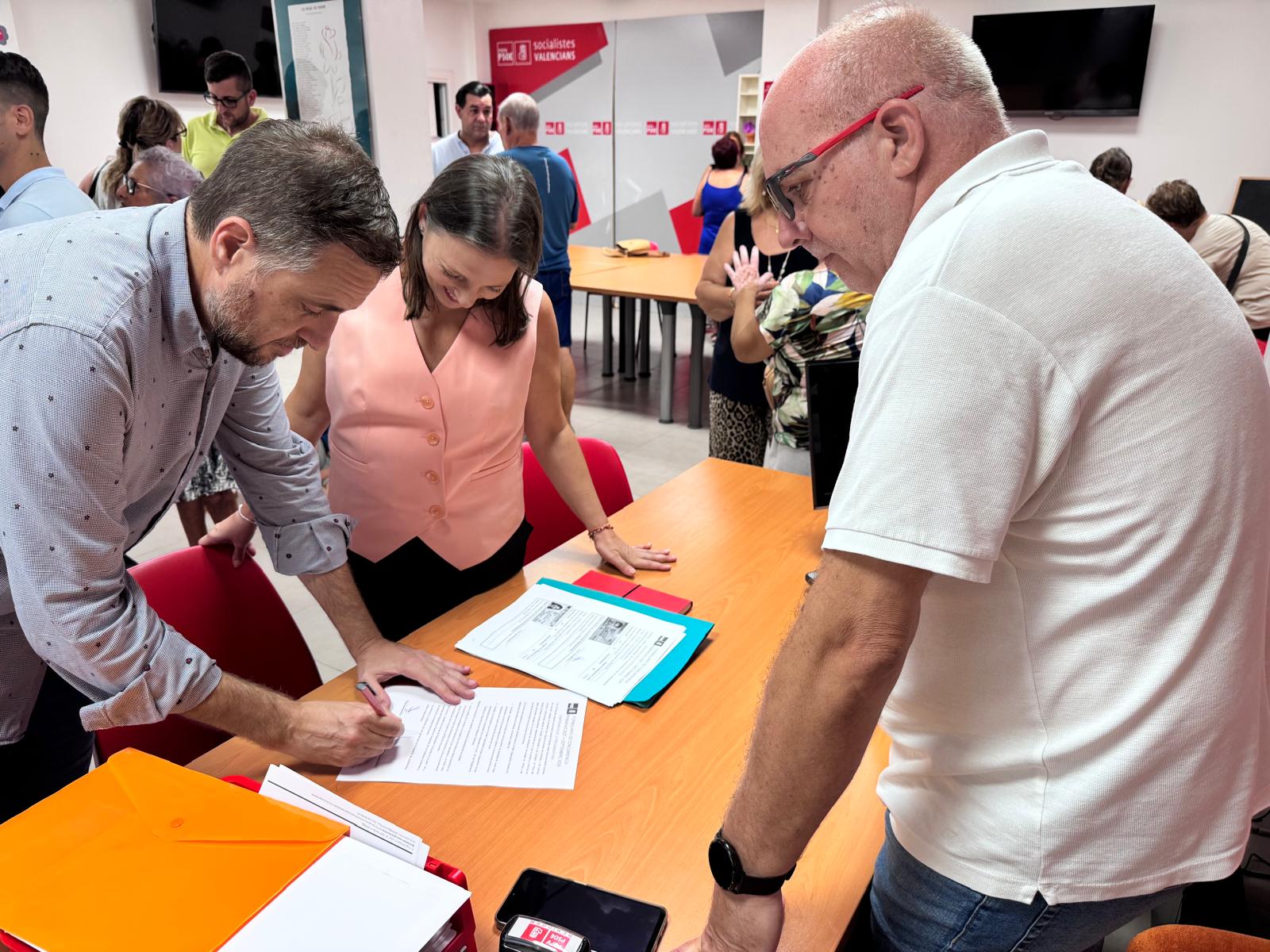 Pere Rostoll presenta oficialmente su candidatura para encabezar las listas del PSOE en Benidorm Pere Rostoll presenta oficialmente su candidatura para encabezar las listas del PSOE en Benidorm