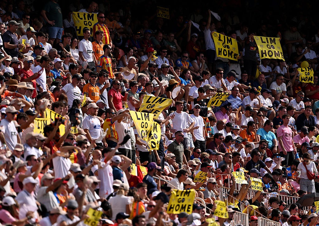 La crisis del Valencia: "La afición ya no sabe a quién apuntar" La crisis del Valencia: "La afición ya no sabe a quién apuntar"