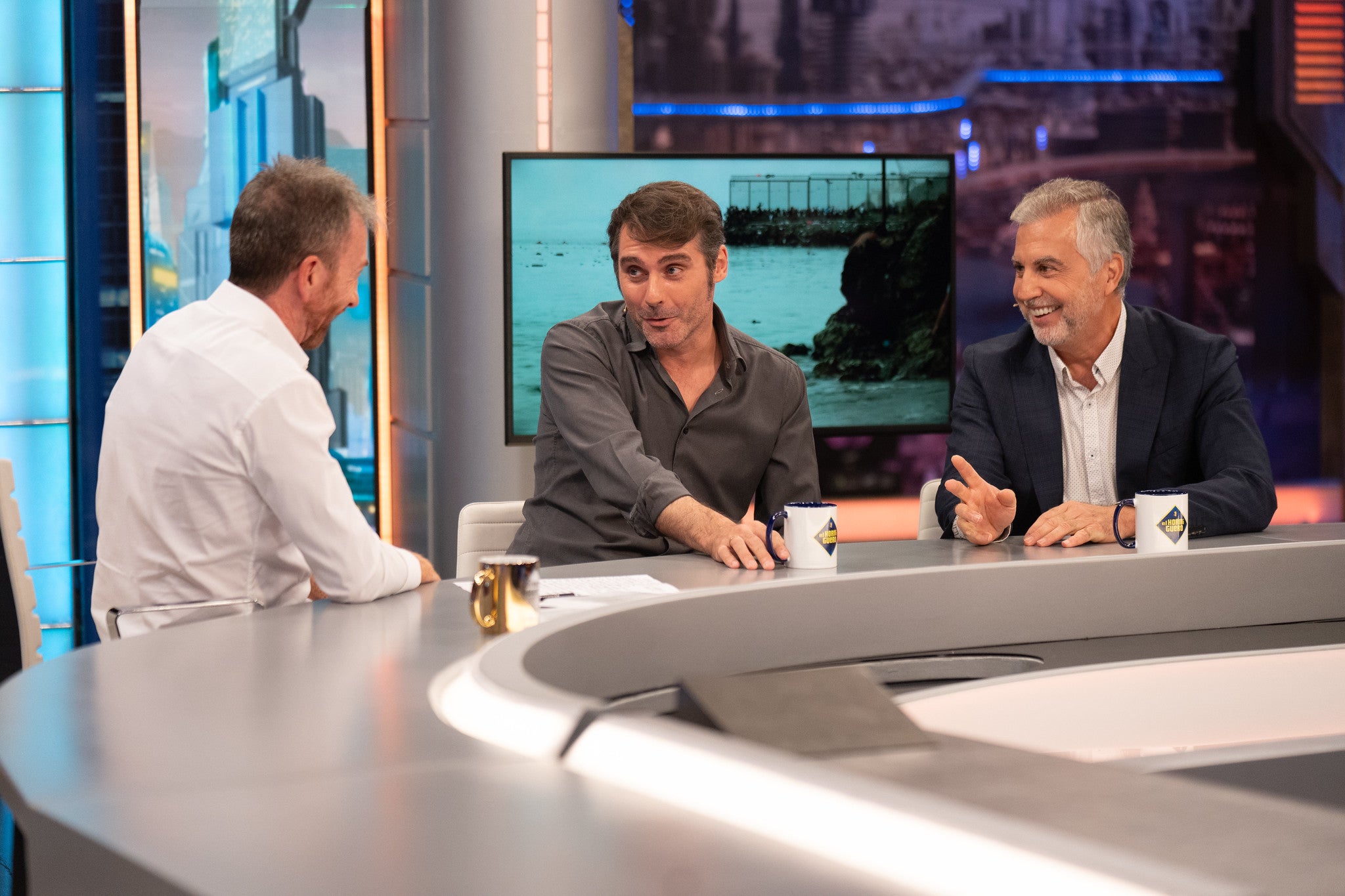 La crítica de Alsina a los políticos: "Es entrañable verles diciendo que estamos con Ceuta, pero no acogen ni un mena en su comunidad" La crítica de Alsina a los políticos: "Es entrañable verles diciendo que estamos con Ceuta, pero no acogen ni un mena en su comunidad"