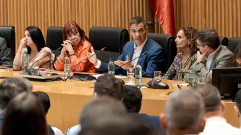El presidente del Gobierno, Pedro Sánchez, la presidenta del PSOE, Cristina Narbona, y la vicesecretaria general del PSOE, María Jesús Montero El presidente del Gobierno, Pedro Sánchez, la presidenta del PSOE, Cristina Narbona, y la vicesecretaria general del PSOE, María Jesús Montero