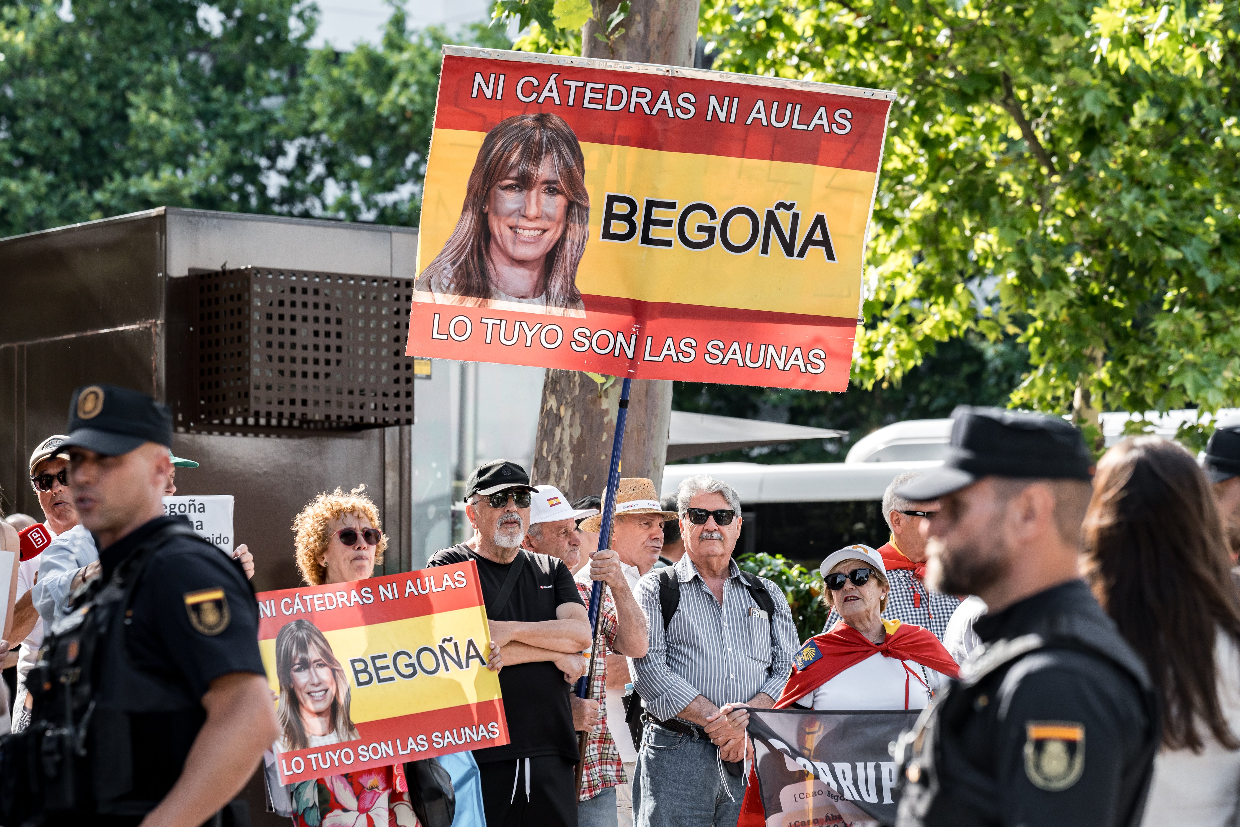 Un grupo de personas se concentra frente a los Juzgados de Plaza de Castilla, a 15 de junio de 2026, en Madrid (España) Un grupo de personas se concentra frente a los Juzgados de Plaza de Castilla, a 15 de junio de 2026, en Madrid (España)