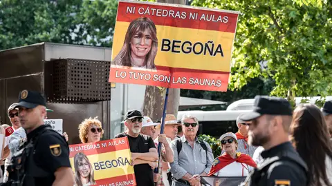 Un grupo de personas se concentra frente a los Juzgados de Plaza de Castilla, a 15 de junio de 2026, en Madrid (España) Un grupo de personas se concentra frente a los Juzgados de Plaza de Castilla, a 15 de junio de 2026, en Madrid (España)