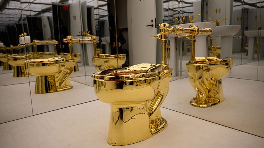 Inodoro de oro de Maurizio Cattelan