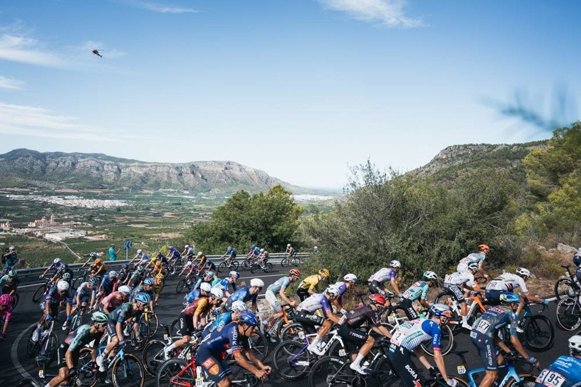 Estos son los cortes de tráfico por el paso de La Vuelta en Granada: calles afectadas y horarios Estos son los cortes de tráfico por el paso de La Vuelta en Granada: calles afectadas y horarios