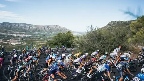 Estos son los cortes de tráfico por el paso de La Vuelta en Granada: calles afectadas y horarios Estos son los cortes de tráfico por el paso de La Vuelta en Granada: calles afectadas y horarios