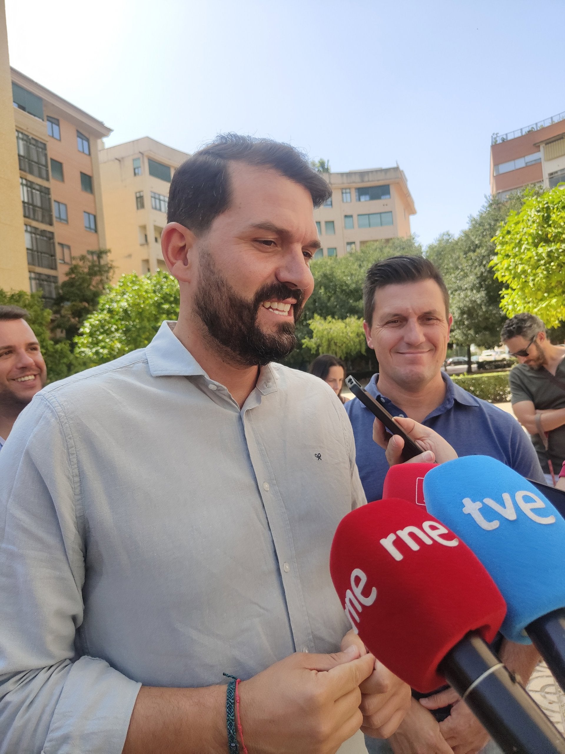 El PSOE extremeño solo celebrará primarias en Badajoz, donde se han presentado cinco candidaturas El PSOE extremeño solo celebrará primarias en Badajoz, donde se han presentado cinco candidaturas
