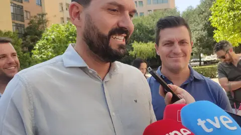 El PSOE extremeño solo celebrará primarias en Badajoz, donde se han presentado cinco candidaturas El PSOE extremeño solo celebrará primarias en Badajoz, donde se han presentado cinco candidaturas