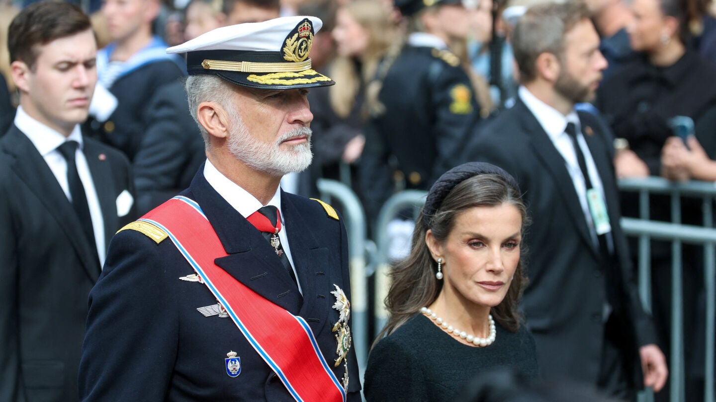 El rey Felipe VI y la reina Letizia durante el funeral del rey Harald V en Oslo, Noruega