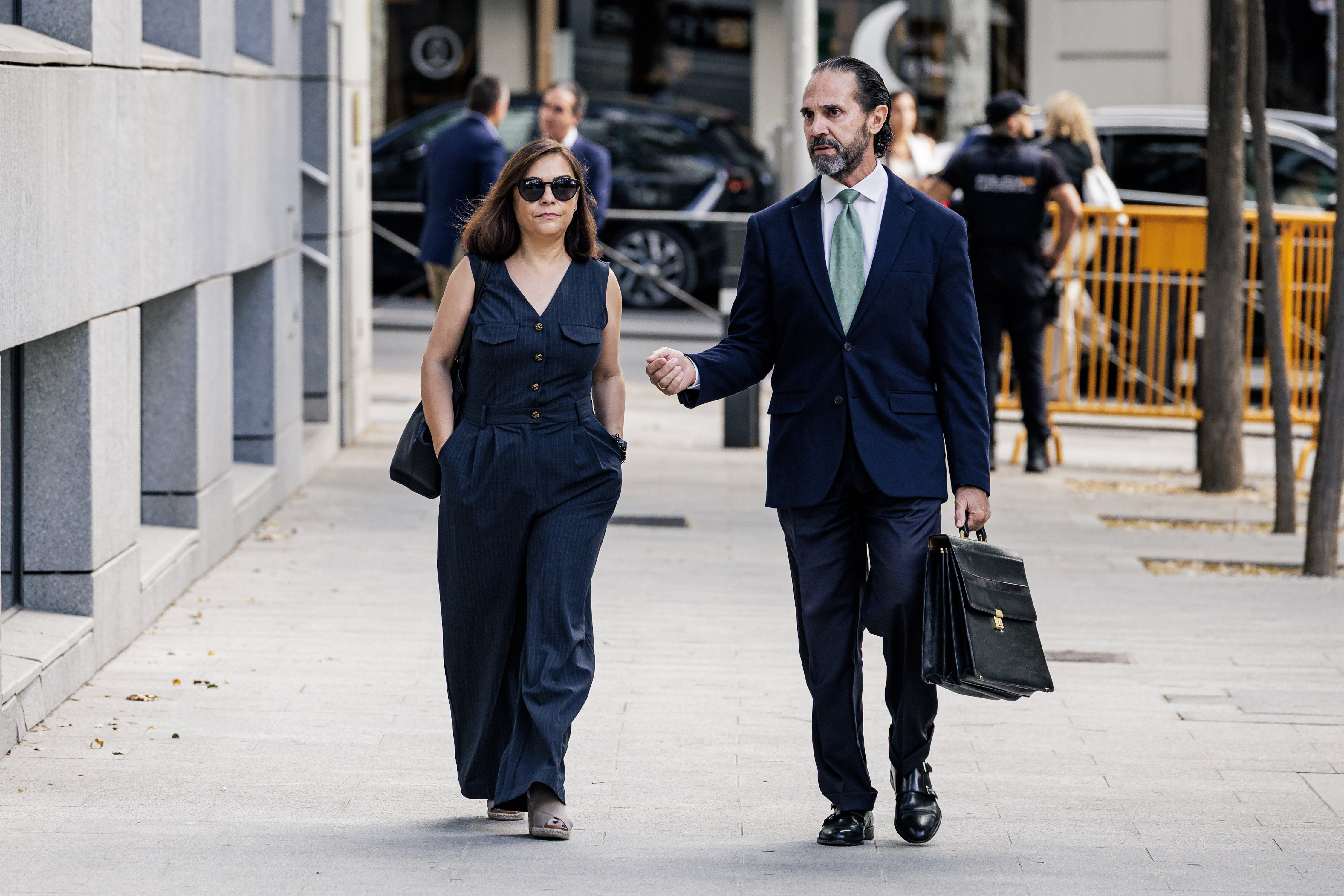 Ana María Fuentes, gerente del PSOE, e Ismael Oliver, exdefensor de Koldo García, llegando a la Audiencia Nacional Ana María Fuentes, gerente del PSOE, e Ismael Oliver, exdefensor de Koldo García, llegando a la Audiencia Nacional