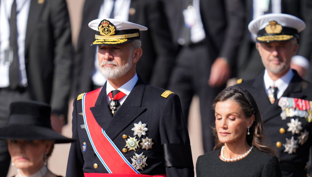 El rey Felipe VI y la reina Letizia durante el funeral del rey Harald V en Oslo, Noruega